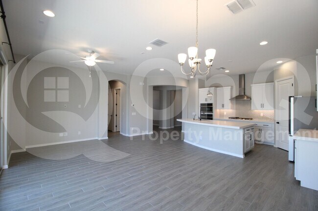 Building Photo - 4245 E Bernice St