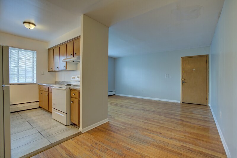 Building Photo - 4811 Cadieux Rd