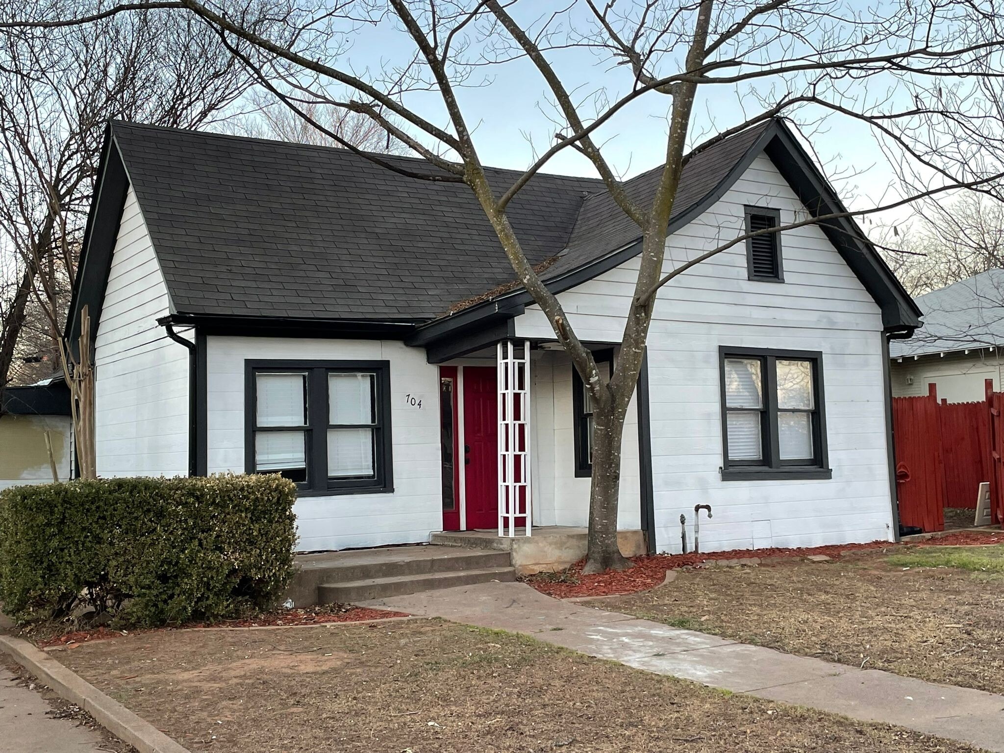Building Photo - 704 Williams Ave