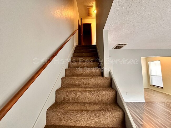 Building Photo - 8712 Rayburn Ave