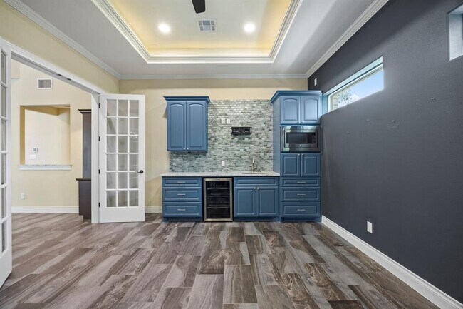 Building Photo - 2624 University Club Dr