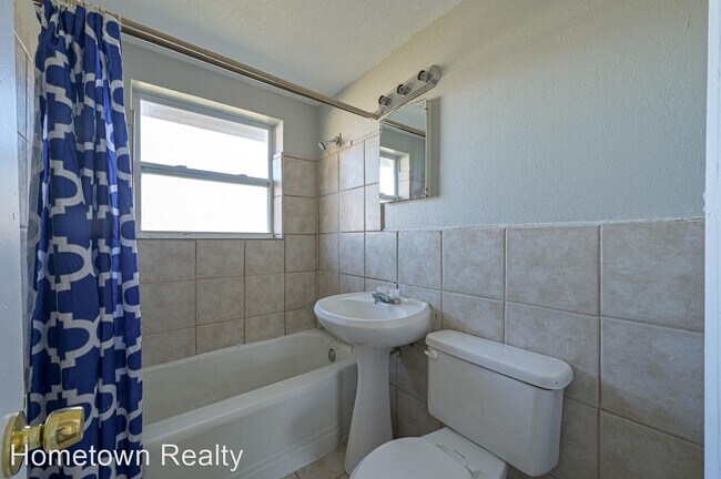 Building Photo - 3 br, 1 bath House - 4016 SE 22nd Street