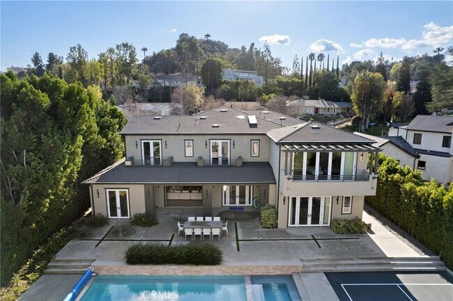 Building Photo - 15547 Valley Vista Blvd
