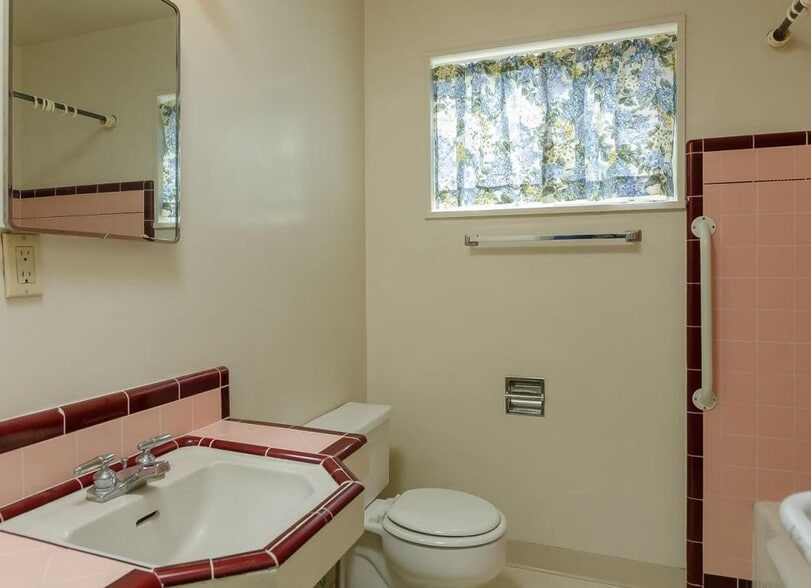 Building Photo - 3600 Calle del Sol NE