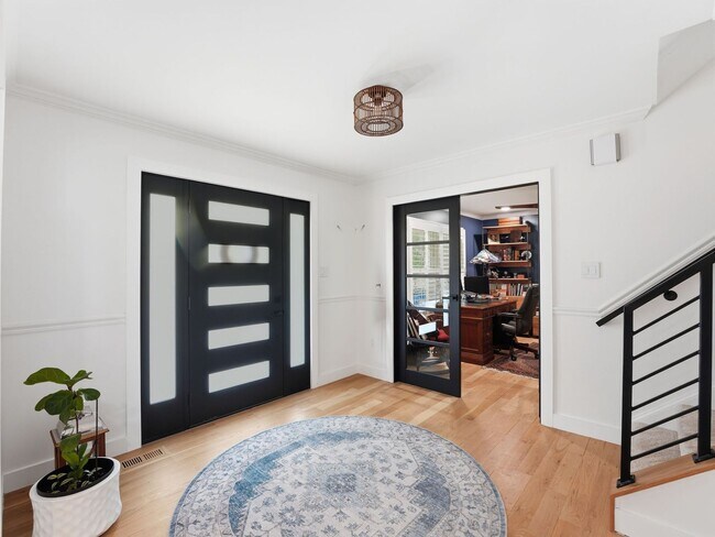 Building Photo - Freshly Refined Home with Generous Space and Timeless Appeal