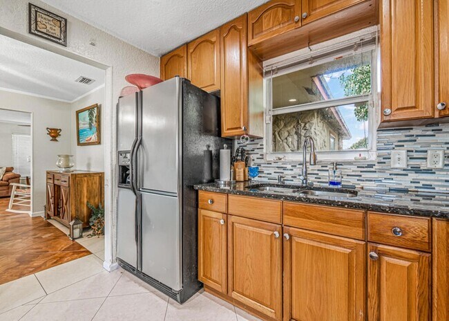 Building Photo - 1242 Wyndcliff Dr