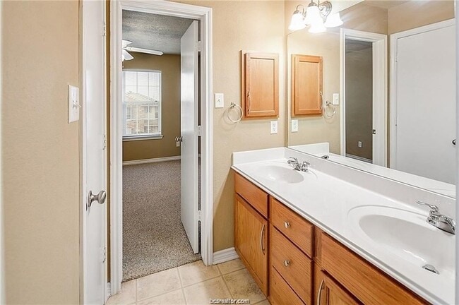 Building Photo - 4053 Southern Trace Dr