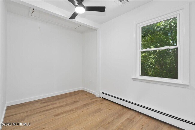 Building Photo - 501 Azalea Dr