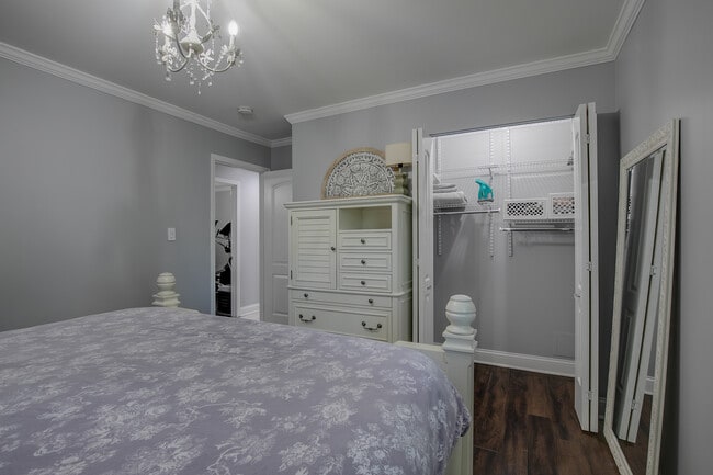 Building Photo - 523 Hawley Ct