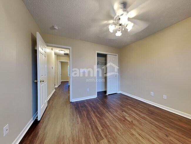 Building Photo - 542 Kennard Ln