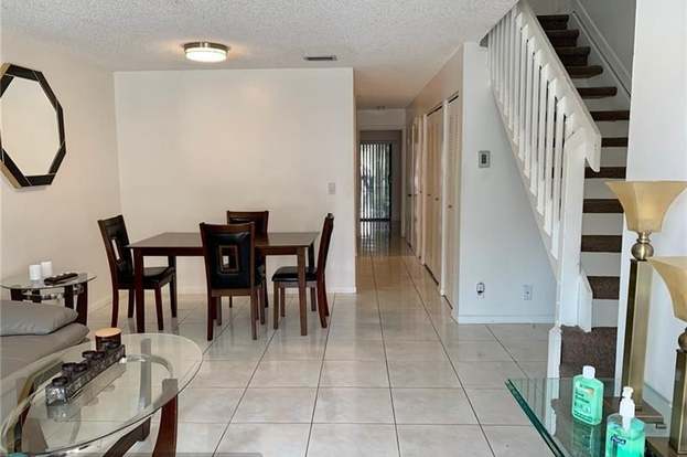 Building Photo - 9845 Riverside Dr