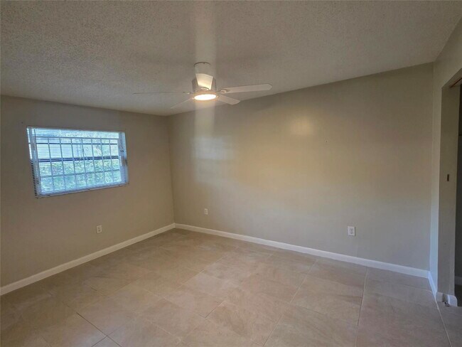 Building Photo - 309 NE 169th St