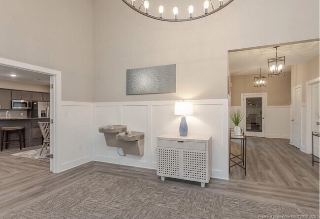 Building Photo - 905 Kingscote Dr