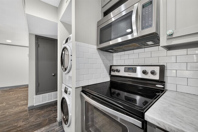 Building Photo - 8931 Gaylord Dr