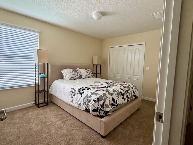 Building Photo - 3,261 SF Fully Furnished 5-Bed Gem | Just Bring Your Suitcase!