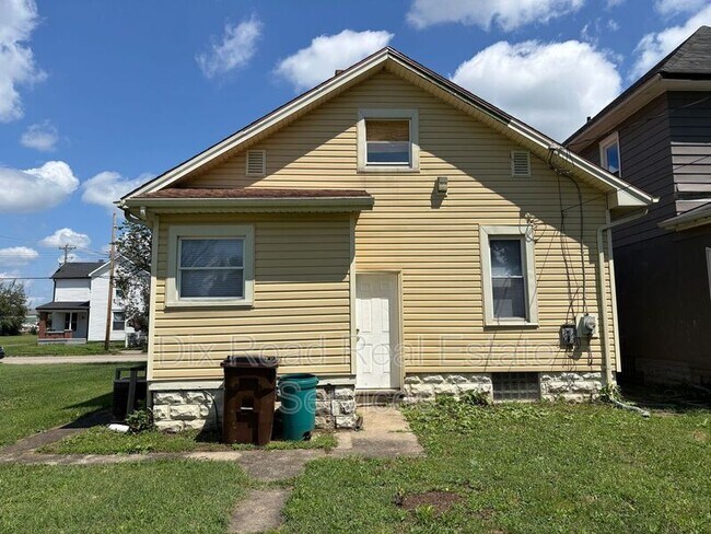 Building Photo - 208 Garfield St
