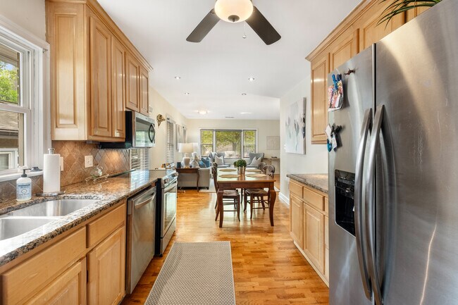 Building Photo - 746 Amsterdam Ave NE