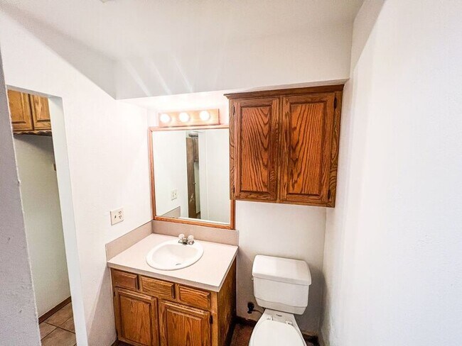 Building Photo - 501 N Main St