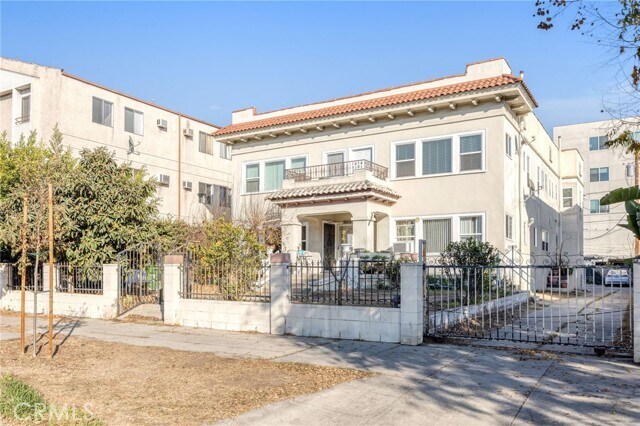 Building Photo - 550 N Kenmore Ave