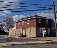 Building Photo - 19 Laurel Ave