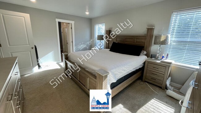 Building Photo - Step into the luxurious comfort of your dream home!