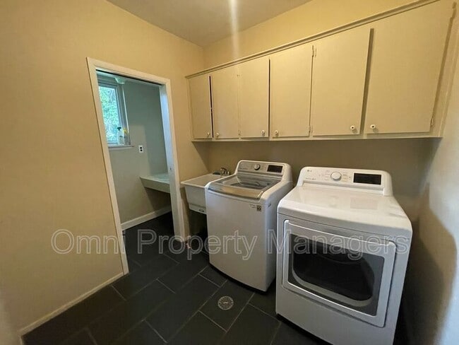 Building Photo - 31245 Bretz Dr