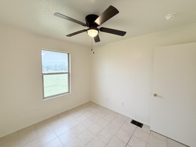 Building Photo - 1210 Industrial Apt C