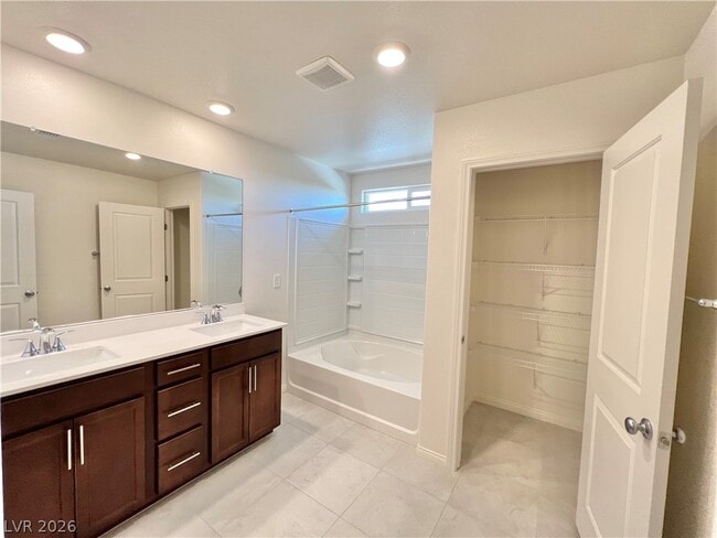 Building Photo - 8646 Valley Village St