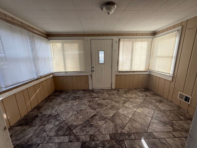 Building Photo - 2310 3rd St