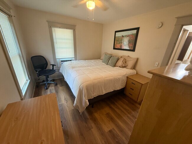 Building Photo - 33 Maple Ave