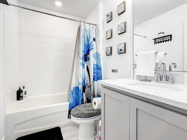 Building Photo - 1055 Plantation Ln