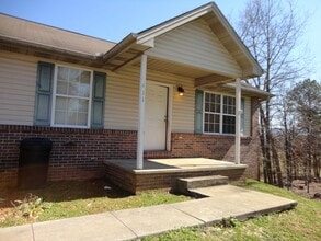 Building Photo - 2 Bedroom Duplex  in Seymour