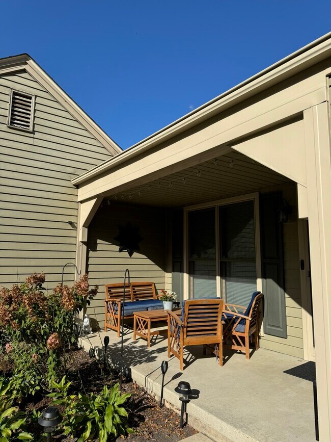 Building Photo - 61 Southgate Course