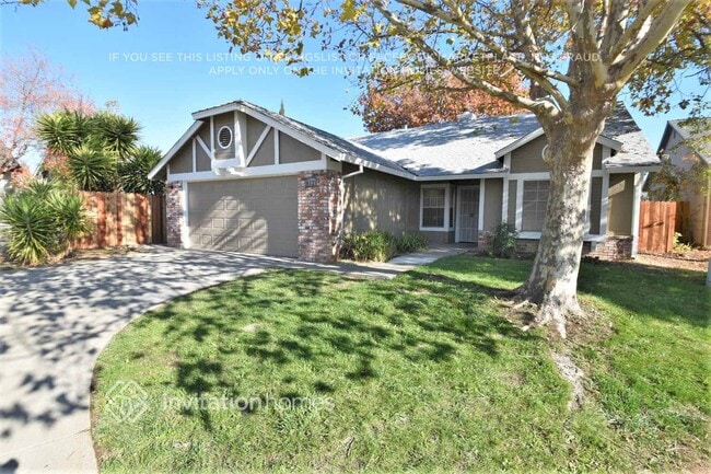 Building Photo - 8121 Pine Oaks Ct