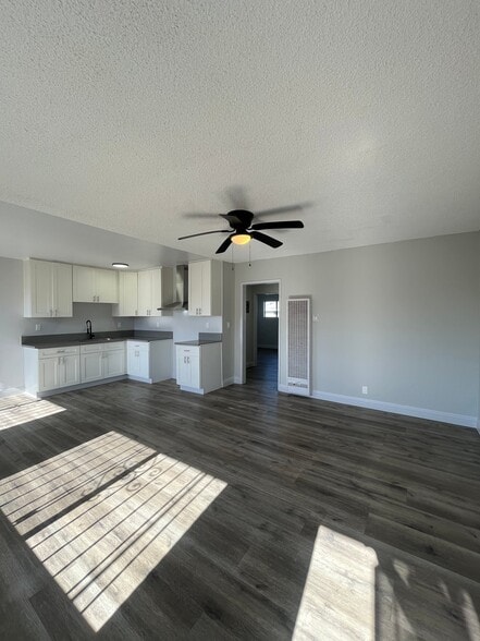 Building Photo - 1334 W 93rd St