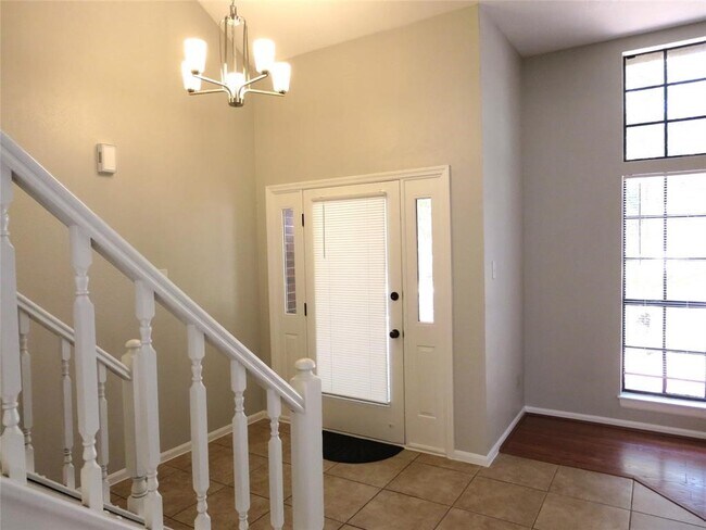 Building Photo - 8 N Greenbud Ct