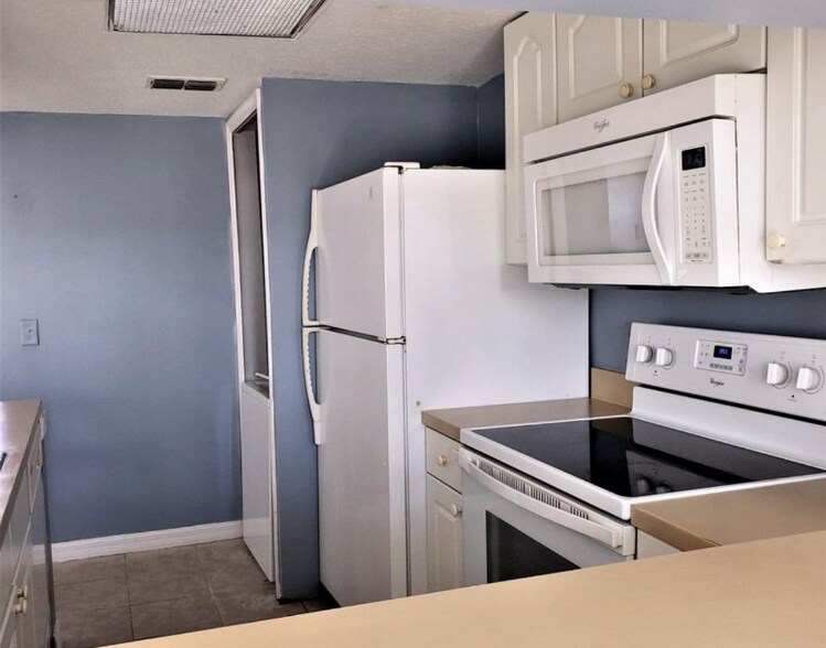 Building Photo - 914 Caribbean Dr