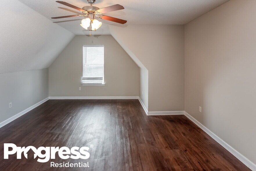 Building Photo - 7158 Crape Myrtle Dr