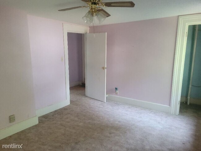 Building Photo - 3404 Main St