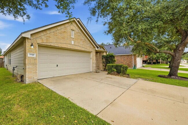 Building Photo - 7719 Serene Wood Ln