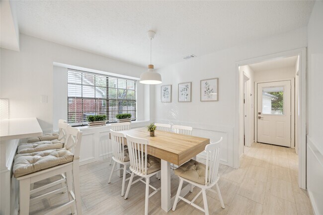 Building Photo - 89 Towering Pines Dr