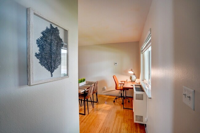 Building Photo - 9407 W Adler St