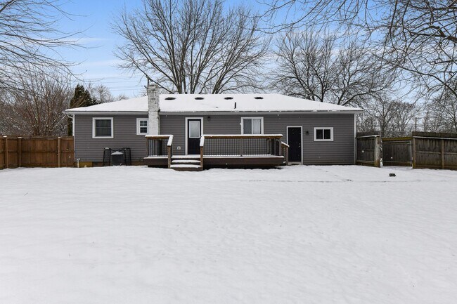 Building Photo - Community Park &amp; Midgard 3671
