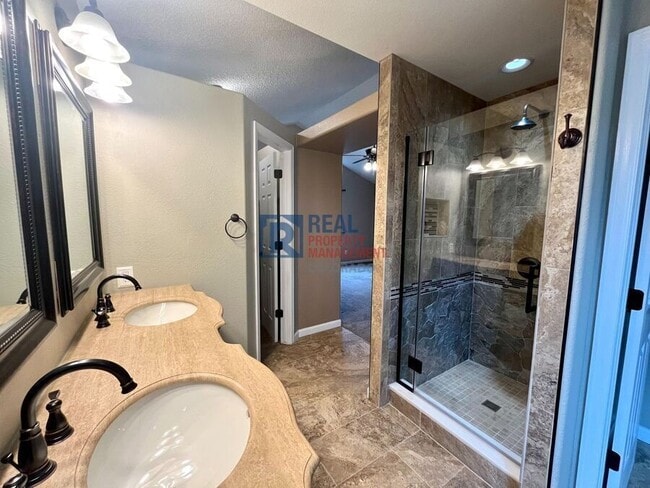 Building Photo - 7030 Highcroft Dr