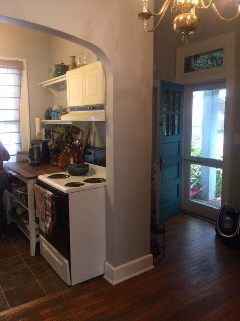 Building Photo - Charming bungalow in the heart of Colonial Williamsburg!