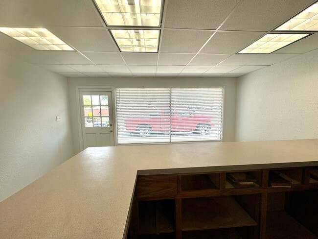 Building Photo - Office Space In Downtown Biloxi! Great Loc...