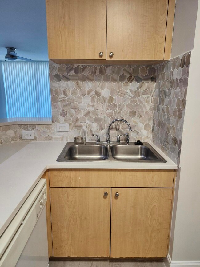 Building Photo - 505 Villa Cir