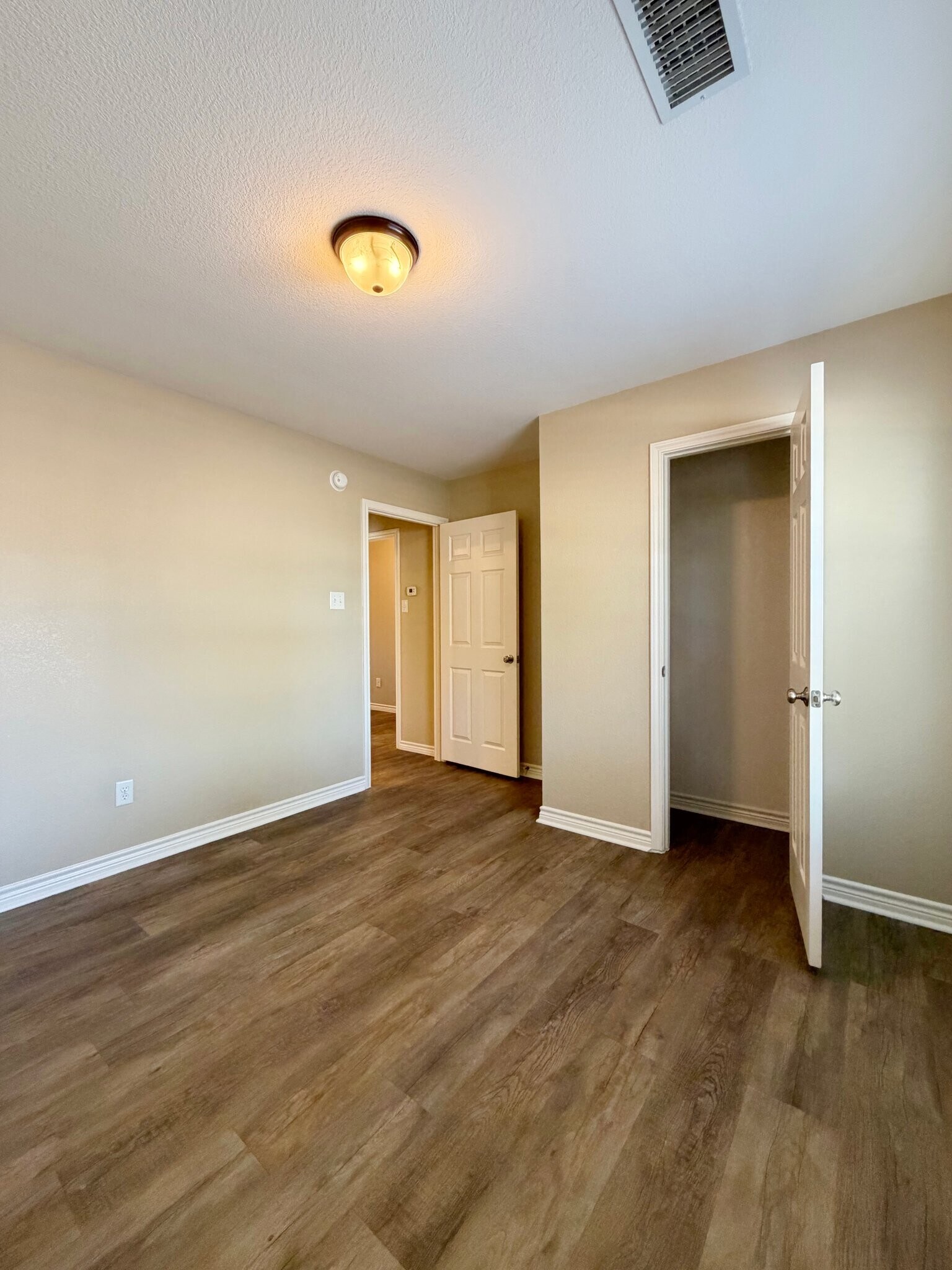 Building Photo - 5109 Graceland Dr