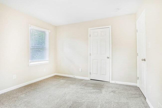 Building Photo - 2490 Brentwood Rd