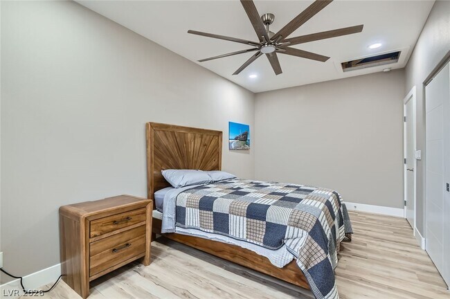 Building Photo - 7074 Pinebrook Ct